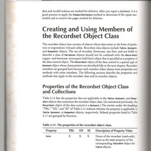 Op de afbeelding: Een tabel die de eigenschappen van de Recordset-objectklasse in Visual Basic 3.0 laat zien. De tabel geeft de eigenschappen weer die van toepassing zijn op de objecten Table, Dynaset en Snapshot. De tabel bevat de koppen "TBL", "DS" en "SS" om aan te geven of de eigenschap van toepassing is op de objecten Table, Dynaset of Snapshot.