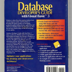 Op de afbeelding: Een blauwe boekomslag met de titel "Database Developer's Guide with Visual Basic 3". De boekomslag toont een diskettesymbool en tekst die de inhoud van het boek beschrijft, waaronder het maken van front-end databases, het schrijven van query's en het gebruik van data-aware aangepaste besturingselementen van derden. Het boek is uitgegeven door SAMS Publishing.