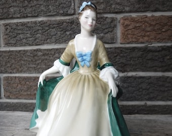 Figurine Royal Doulton « Elegance » HN2264