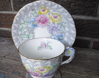 Ensemble tasse à thé et soucoupe « Fern Posy » Royal Stafford avec poignée fleur