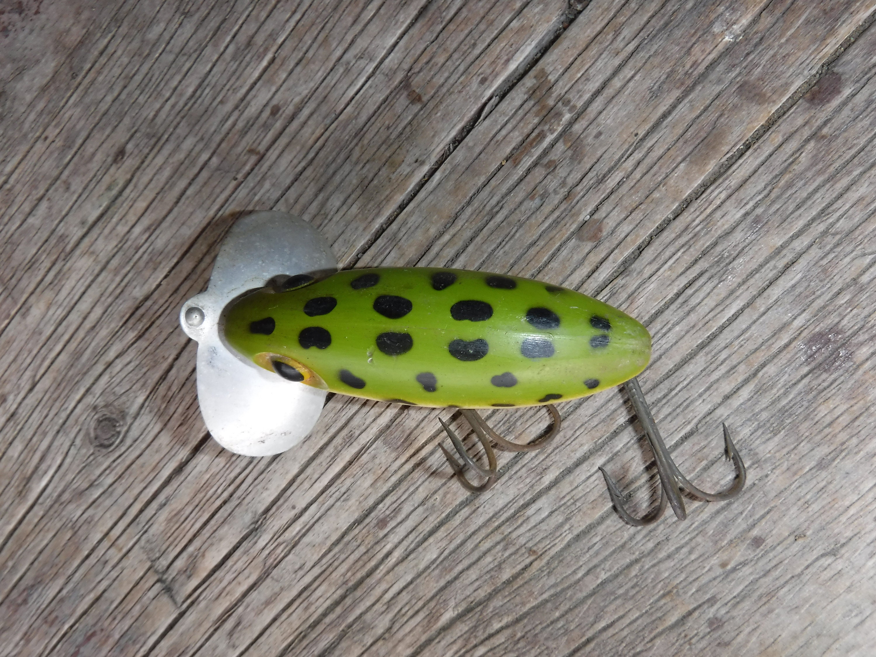 Vintage Fred Arbogast JITTERBUG Yellow/Sil 1 3/4 Topwater/Surface Fishing  Lure
