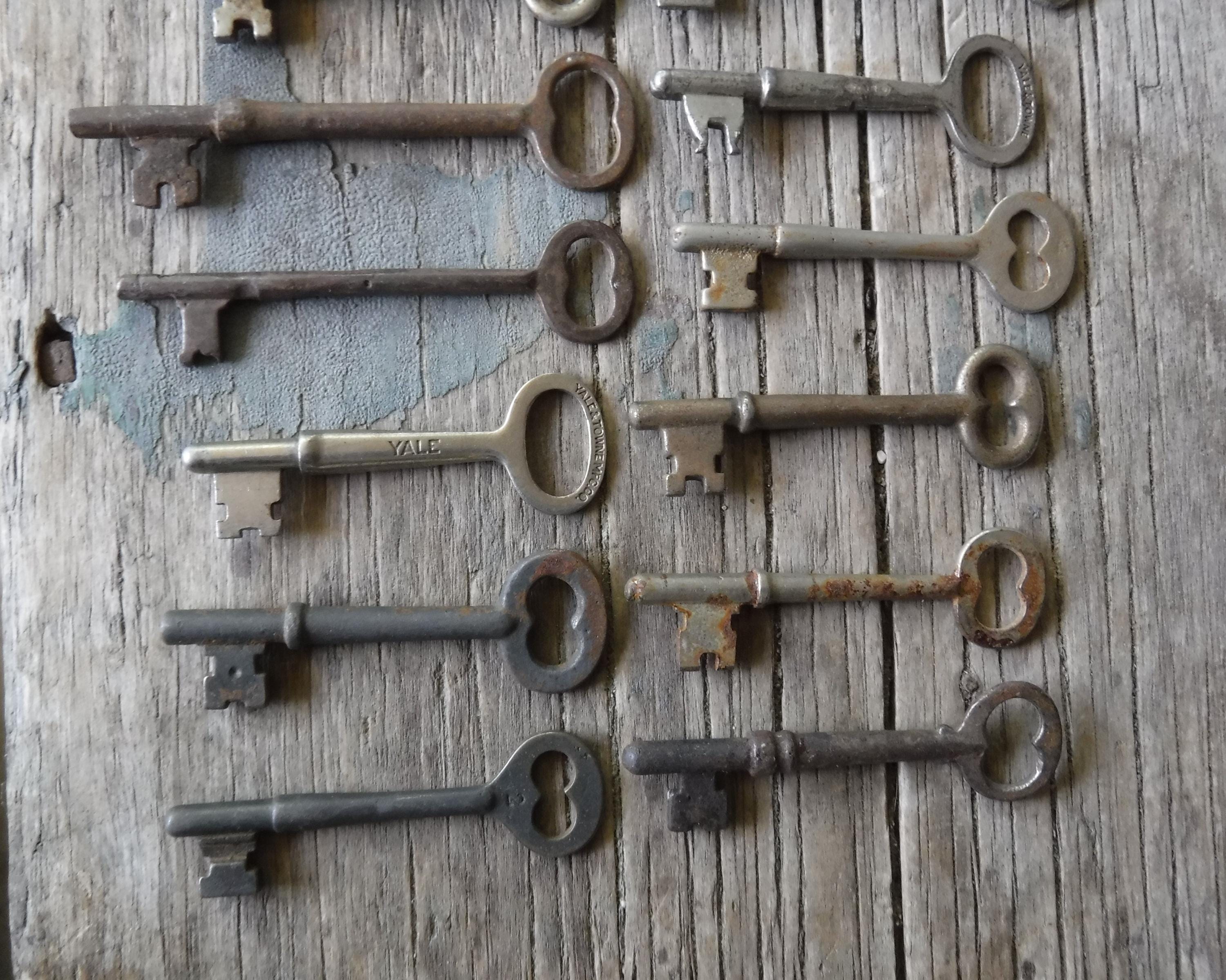 Lot of Antique Skeleton Keys