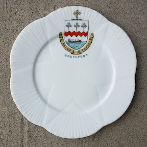 Shelley Bone China Dainty Crested Small Plate