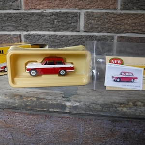 Vanguards 1:43 Scale Diecast Model Triumph Herald Saloon Car