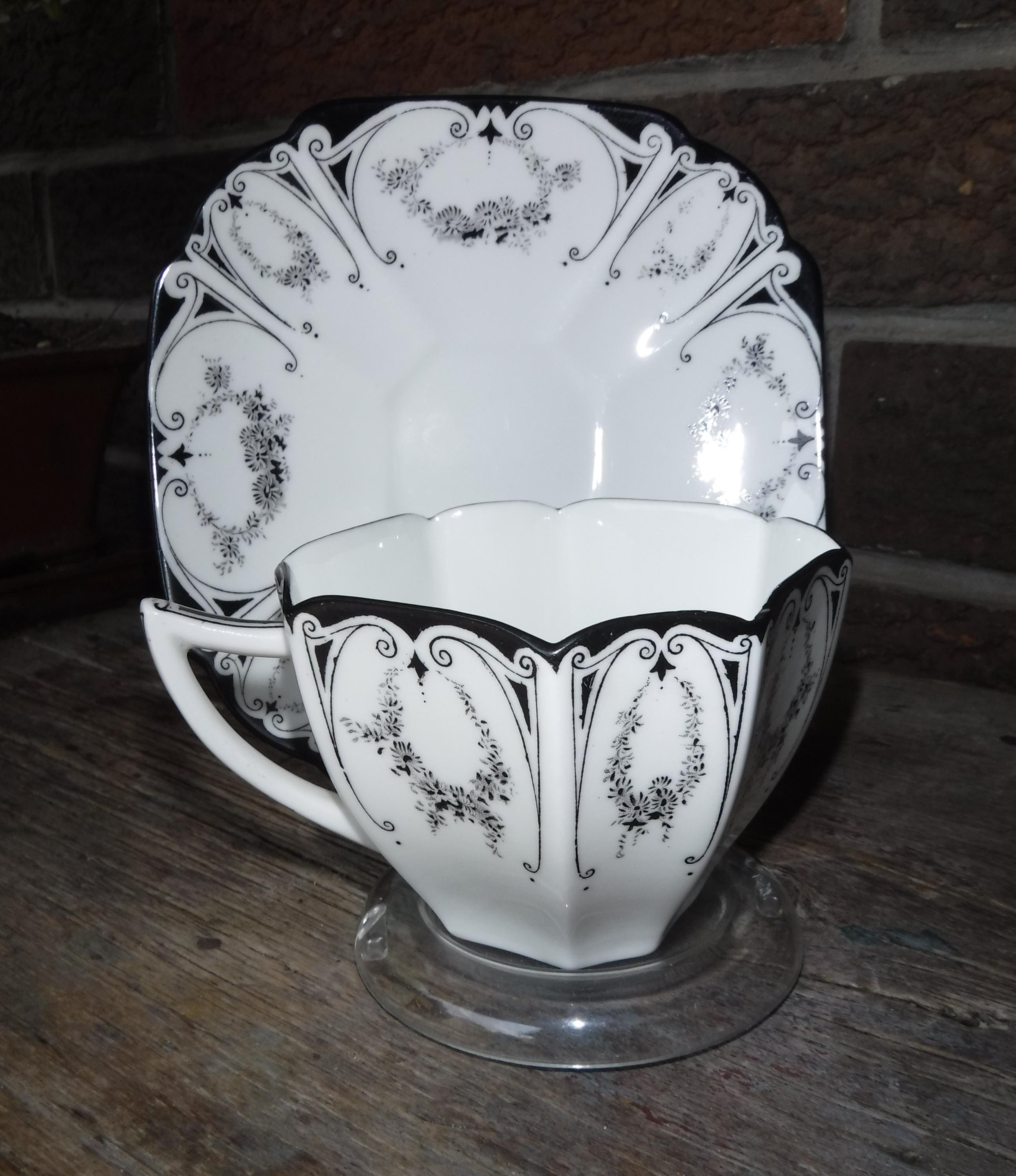 Vintage Shelley Queen Anne 