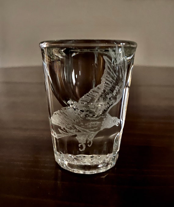 2oz Bald Eagle Detailed Shot glass Eagle Head 2oz Bald Eagle Detailed Shot glass Eagle Head
