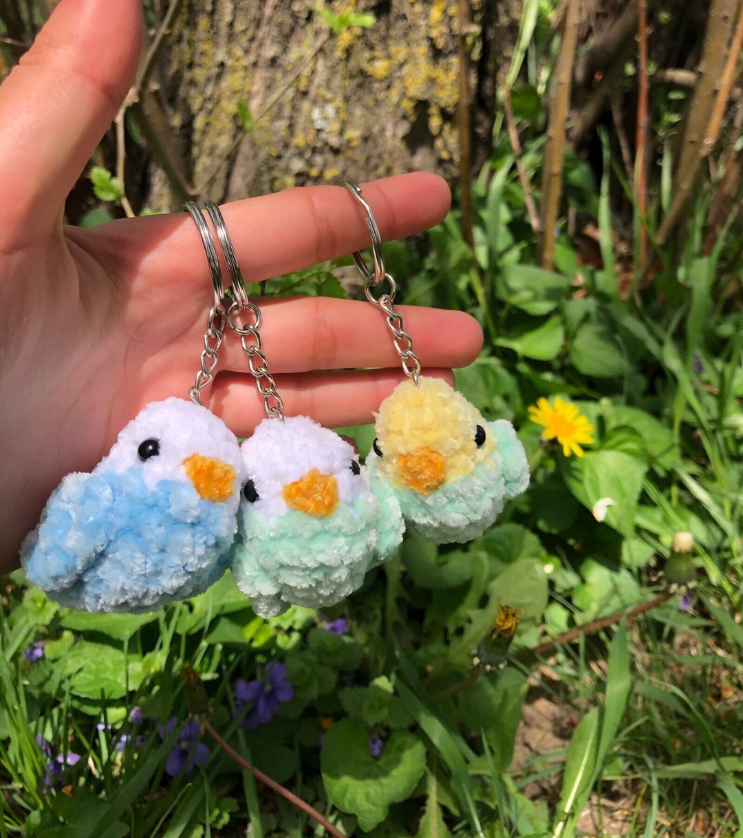 あみぐるみ ぬいぐるみ セキセイインコ キーホルダー チェーン 超ソフトなかぎ針編みのベビーインコのキーホルダー（羽） | かぎ針