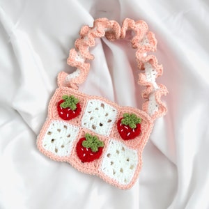 Strawberries n Cream Mini Grandma Square Bag CROCHET PATTERN Modèle de sac à main au crochet aux fraises Cottagecore Convient aux débutants PDF image 5