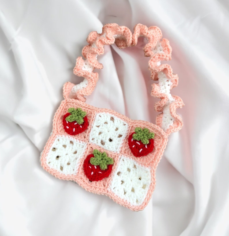 Strawberries n Cream Mini Grandma Square Bag CROCHET PATTERN Modèle de sac à main au crochet aux fraises Cottagecore Convient aux débutants PDF image 5