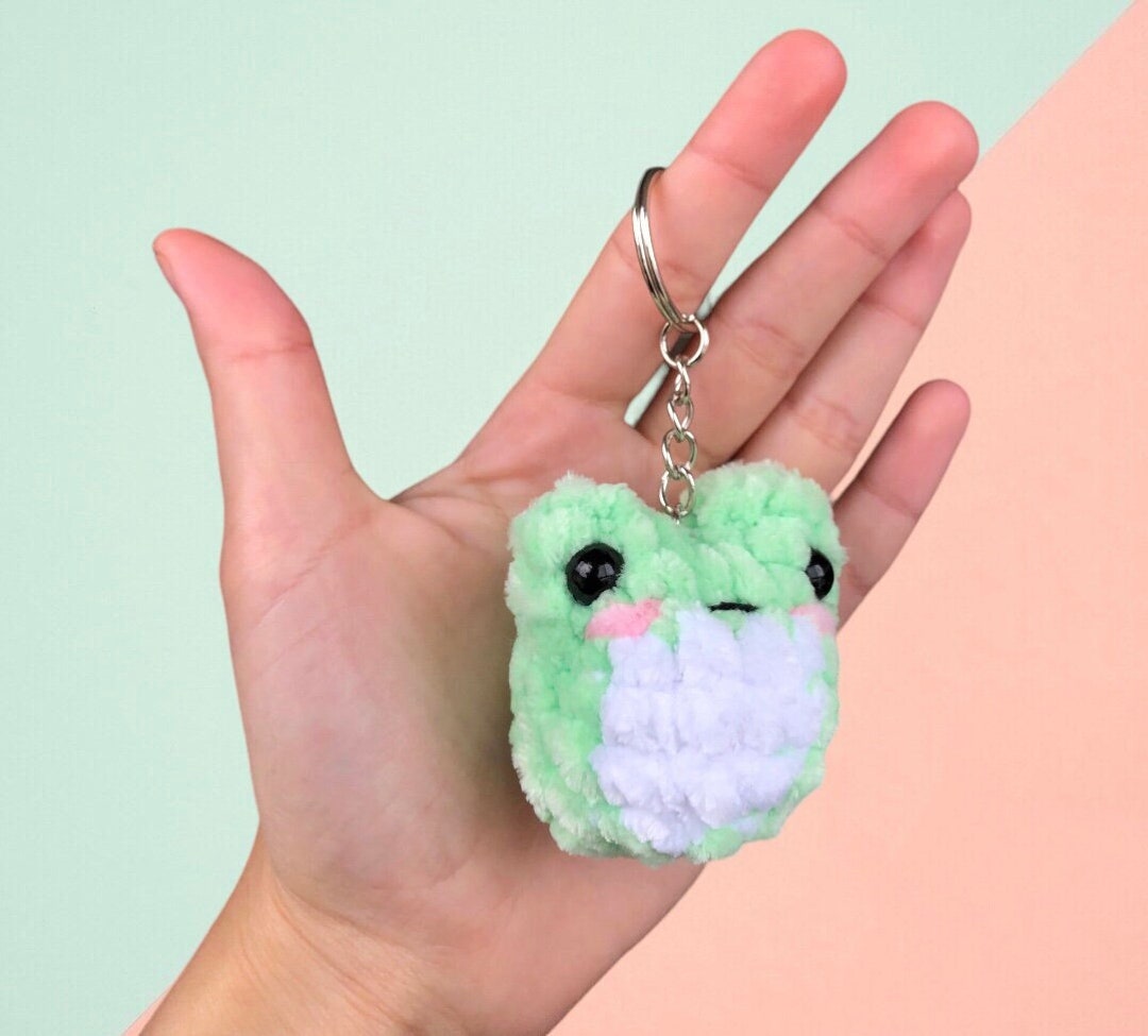 Super Soft Crochet Frog Keychain Chenille Green Frog Plush Amigurumi