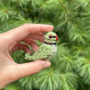 Tiny Birdies Rose-ringed Parakeet Keychain | Crochet Indian Ring Neck ...