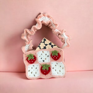 Strawberries n Cream Mini Grandma Square Bag CROCHET PATTERN Modèle de sac à main au crochet aux fraises Cottagecore Convient aux débutants PDF image 3