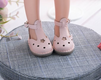 Perforated sandals are tall for the 13" Spanish Paola doll