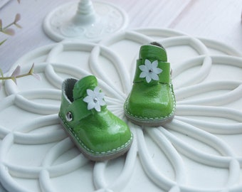Sandals with a contrasting flower for the 32 cm Spanish Paola doll