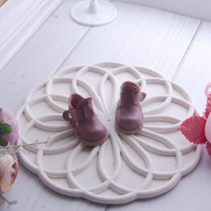 Sandals with a square toe without decoration for the Spanish doll Paola