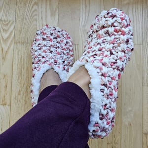 Faux Fur Sherpa Lined Slipper Socks: Women&#39;s Cozy Non-Skid Lounge Shoes (Size 9-11)