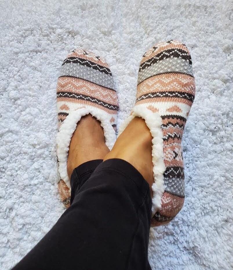 House slippers with grip deals
