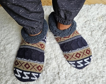 Men's Knit Slipper Socks: Faux Fur Lined, Non-Skid House Shoes, Fits 10-13