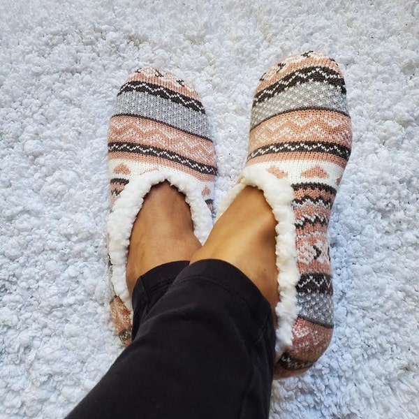Calcetines pantufla forrados de sherpa para mujer: botines cómodos y antideslizantes para estar en casa.