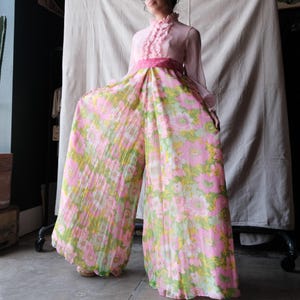 Vintage 1960s Pink Floral Pleated Palazzo Jumpsuit Women&#39;s Small