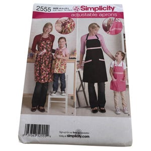Simplicity Sewing Pattern 2555 Mother Daughter Matching Aprons Child Adult Uncut