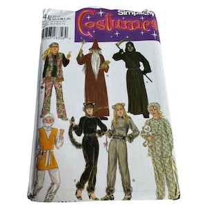 Puede incluir: Un patrón de costura para hacer seis disfraces diferentes. Los disfraces incluyen un mago, un segador, un gato, un ninja, un oso y una pijama. El patrón es de Simplicity Costumes e incluye las tallas XS, S, M, L y XL.