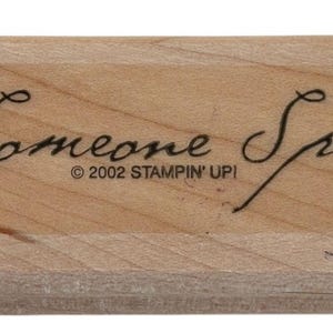 Op de afbeelding: Een rechthoekige houten stempel met de woorden "To Someone Special" in elegant zwart schrift. De stempel bevat ook de copyrightinformatie "©2002 STAMPIN' UP!"