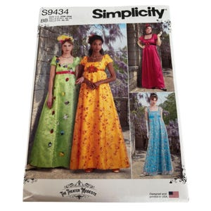 Simplicity sömnadsmönster S9434 Damklänning i regency-stil 20W-28W UC