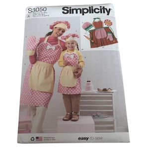 Simplicity Sewing Pattern S3050 Mother Daughter Matching Aprons Christmas Mom UC