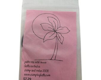 Może przedstawiać: Różowa kartka z czarno-białym rysunkiem palmy z księżycem za nią. Tekst na kartce brzmi "palm tree with moon bella exclusive stamp and cruise 2008 www.stampingbella.com 7,29 €"