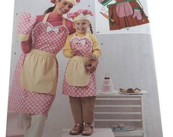 Simplicity Sewing Pattern S3050 Mother Daughter Matching Aprons Christmas Mom UC