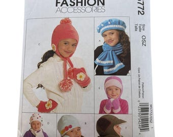 Wzór do szycia McCalls M5772 Czapka zimowa dla dzieci, szalik, rękawiczki, pompony, dziewczęce, nieobcięte