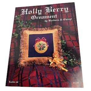 Ulotka z wzorem krzyżykowym Holly Berry Ornament 30 Świąt Bożego Narodzenia Zimowe Święta