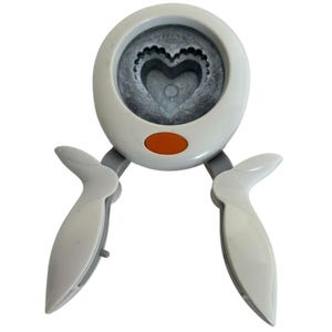 Fiskars Heart Lever Squeeze Paper Punch My Funny Valentine Zigzag Sawtooth Edge