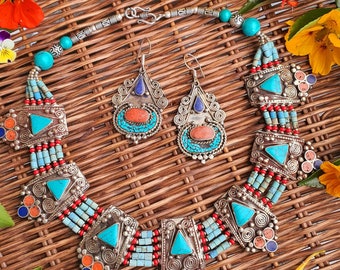 Ensemble de collier ethnique tibétain, collier turquoise, boucles d'oreilles bohèmes, ensemble de bijoux en lapis-lazuli, cadeau pour une mère, idée cadeau, mosaïque, pierre