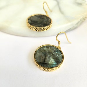 labradorite gold earrings,round earring,vintage earrings,gift for mom earrings,gift for her,everyday jewelry