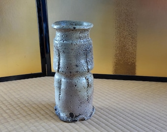 13/14世紀（高麗時代後期）朝鮮青磁花瓶（17.5cm）漆で巧みに修復