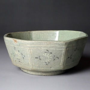 Goryeo Dynasty Korean Celadon Inlaid Chrysanthemum Octagonal Dish (12th/13th Century) Korean Antique Ceramics