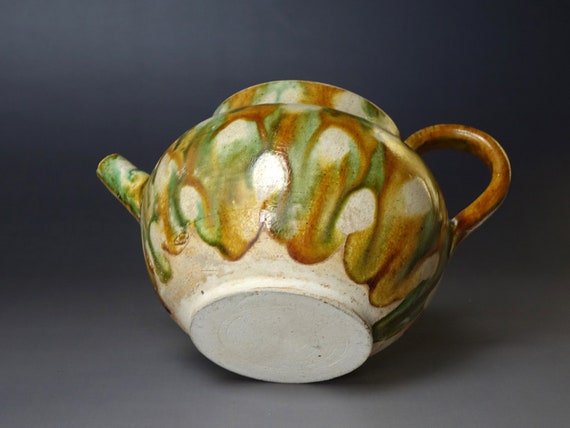 中国美術　唐三彩　水差し 唐代（618～907年）の珍しい三彩釉を施した水差し - Etsy 日本