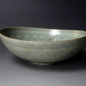 High Quality 12-13cc Goryeo Dynasty Bowl with Inlaid Cranes, Clouds and Chrysanthemum Design acquired in Korea in 1916 by Japanese collector