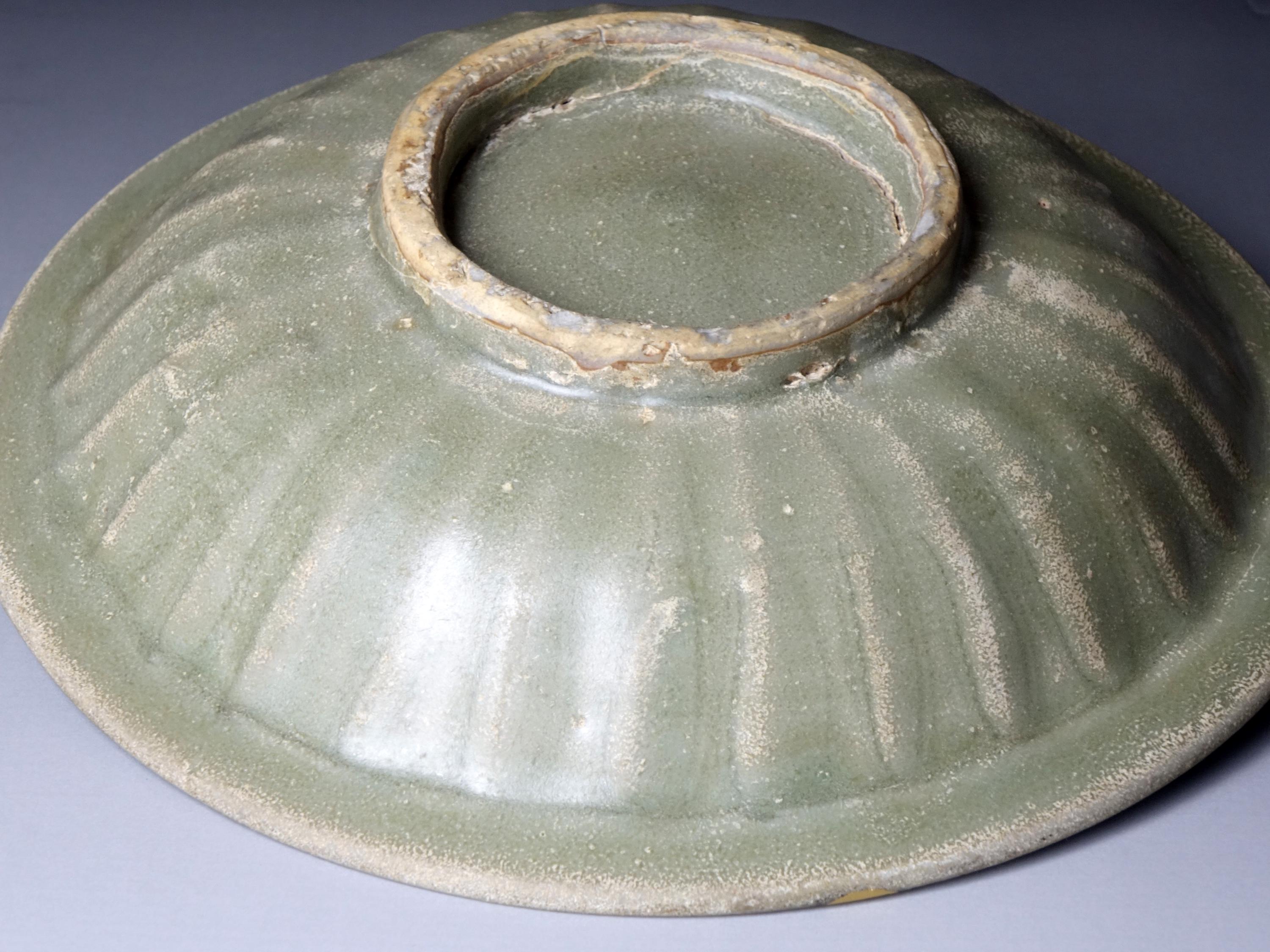 中国宋時代竜泉青磁お皿 銘品 龍泉窯青磁陽刻龍紋大皿・宋時代 古箱入 中国古玩