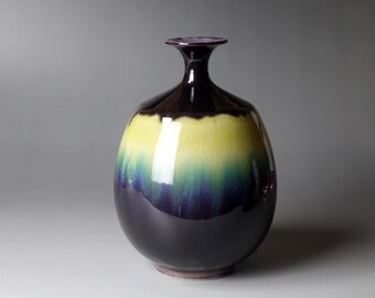 高麗時代青磁花瓶 韓国人間国宝 柳海剛作 高麗青磁の花瓶をお買い取りいたしました