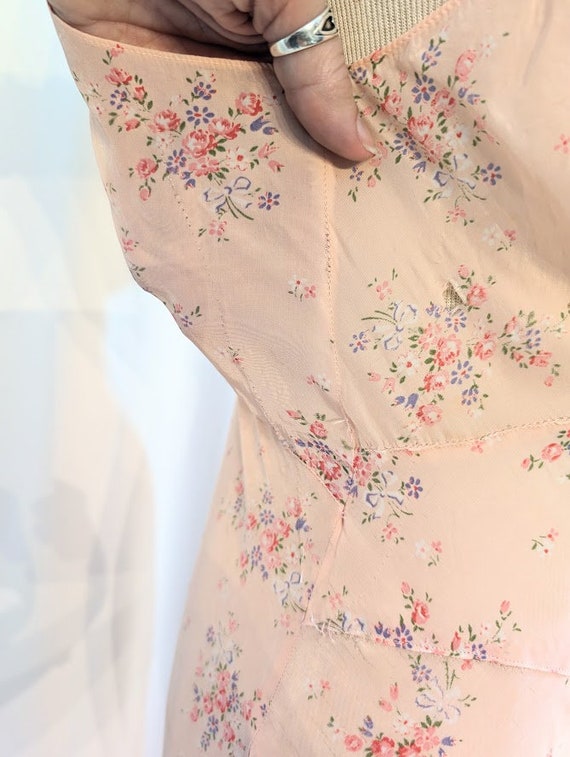Vintage 30's-40's peach floral bias cut nightgown… - image 4
