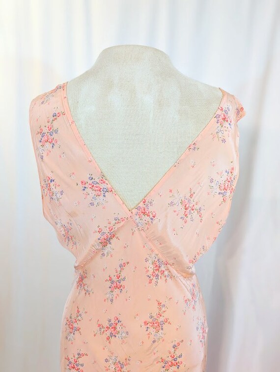 Vintage 30's-40's peach floral bias cut nightgown… - image 6