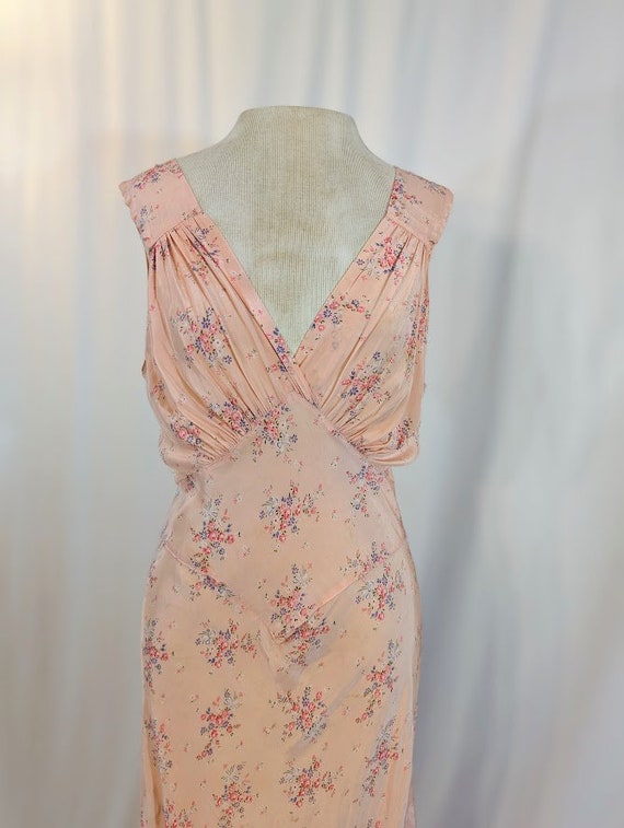 Vintage 30's-40's peach floral bias cut nightgown… - image 7