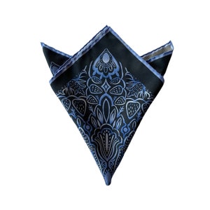 NEW Feminine Neckerchief for Women with a Asymmetric Pattern