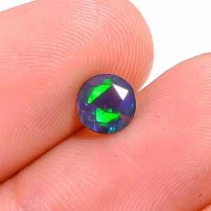 Opale noire de feu Welo, pierre précieuse : qualité AAA, 0,40 ct, 5 x 5 x 4 mm