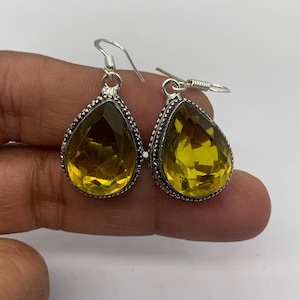 Pendientes de peridoto: hechos a mano en plata de ley 925, bañados en oro.