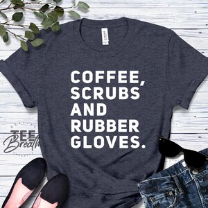Koffie scrubs en rubberhandschoenen, verpleegkundige shirt, Nursing School T Shirt, Nursing School Tee, Funny Nursing Shirt, Nursing studenten T Shirt