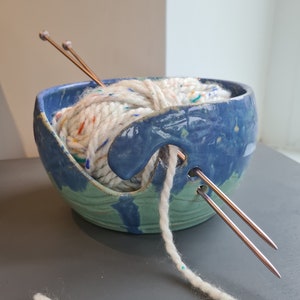 Handmade ceramic Yarn bowl. Wool bowl. Unique Yarn bowl. Knitting bowl.